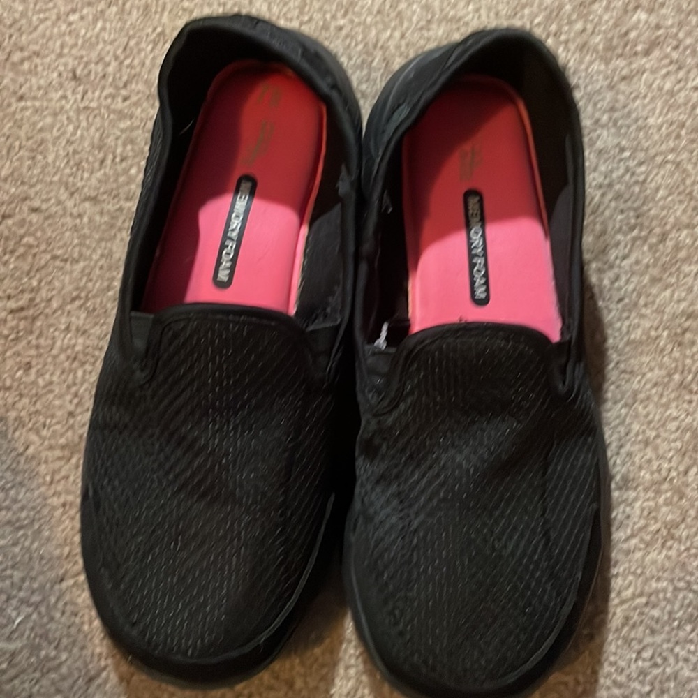 New Women Athletic Works slip ons walking shoes Mesh Black with pink memory foam
